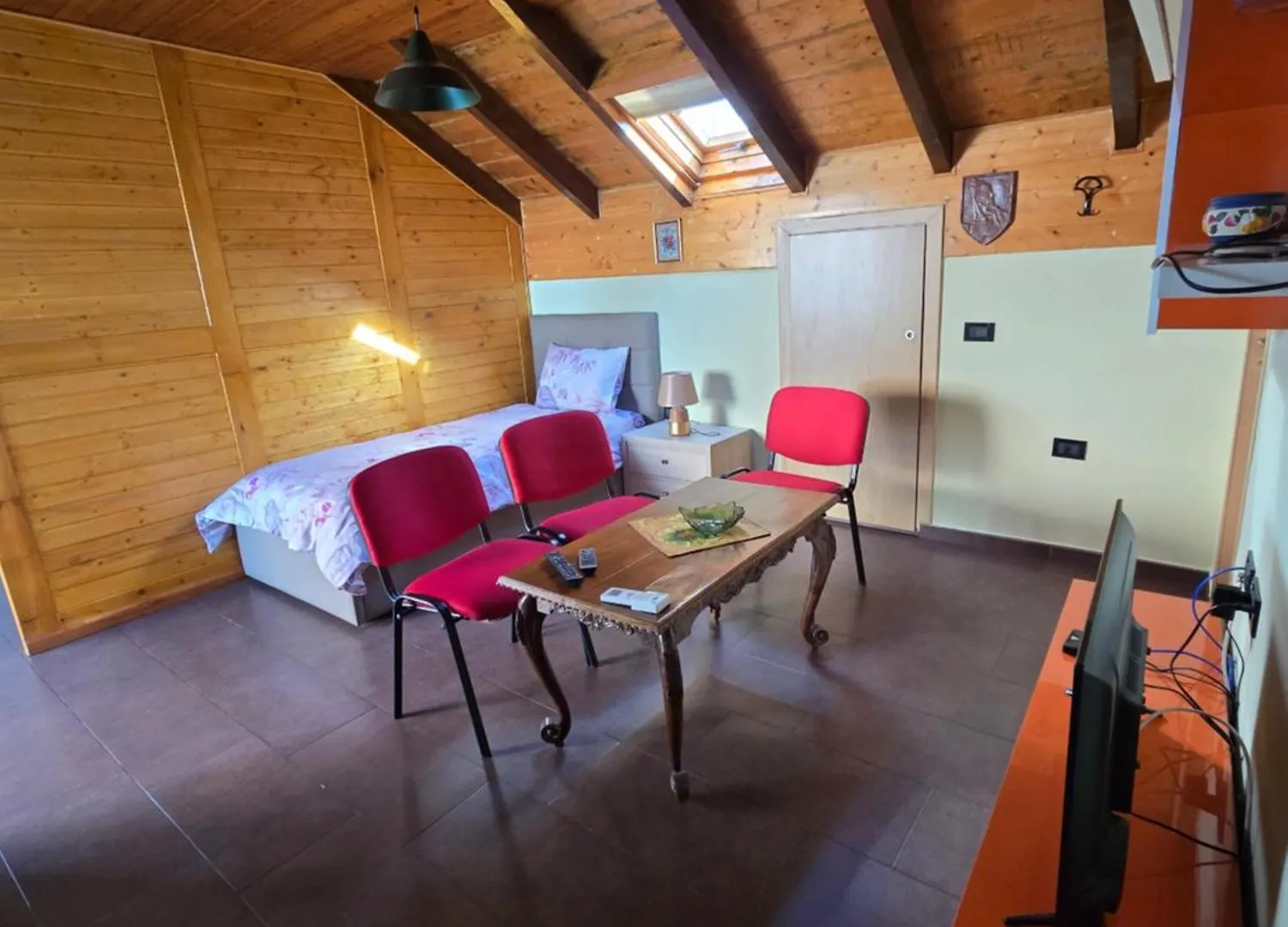 Cozy Attic Apartment Tirana